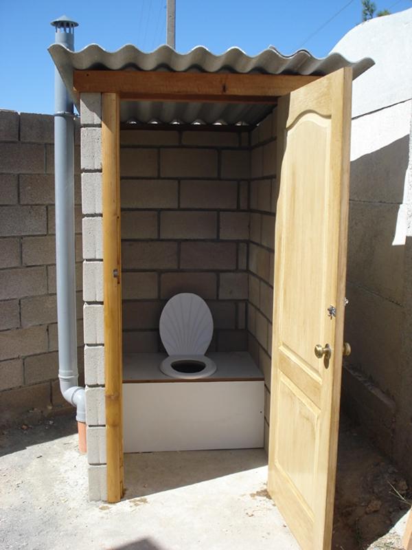 Деревянный торфяной туалет на даче своими руками, устройство и этапы постройки